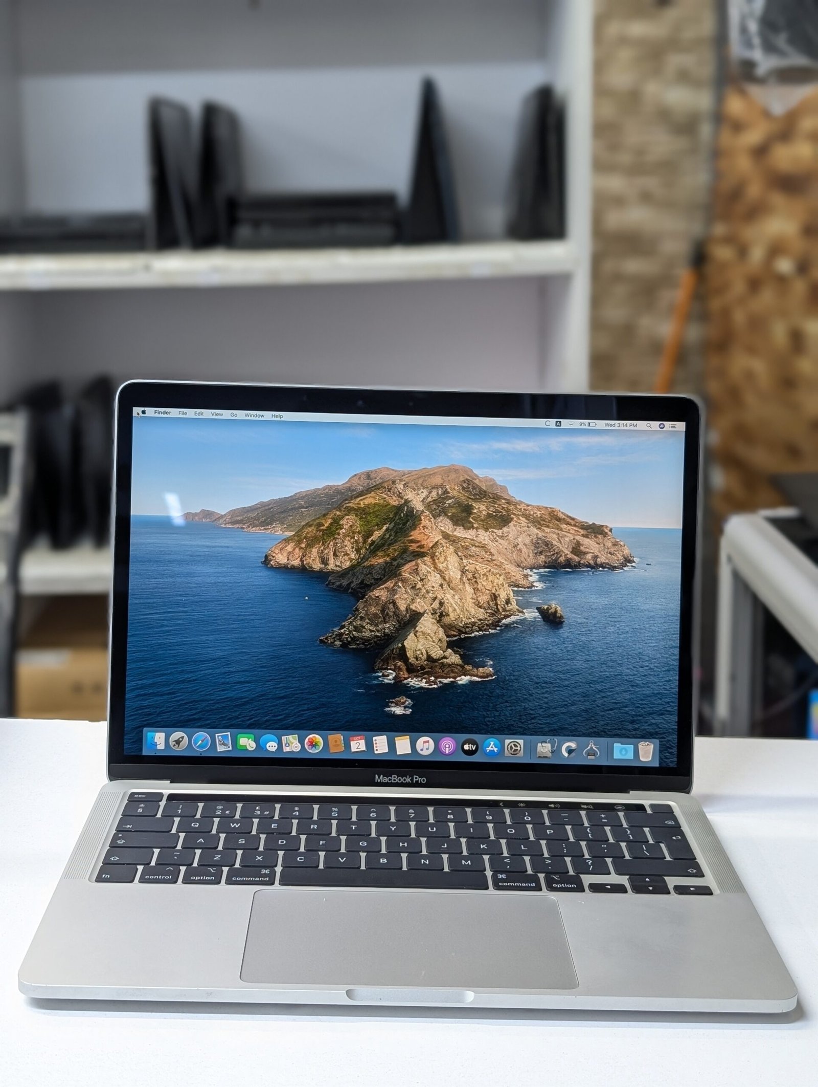 MacBook Pro (2018, A1989) 13.3" Retina Display 8th Gen Intel Core i7 16GB RAM 1TB SSD Intel Iris Plus Graphics 655 Touch Bar 6 Month Warranty ExUK Laptop